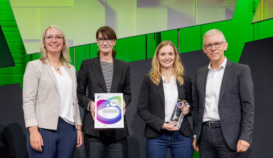 Gruppenfoto der Preisträger bei der Preisverleihung auf der Smart Country Convention